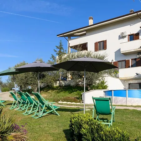 2 Bedroom Amazing In Appartement Moscufo